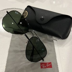 NWOT RAY BAN 3025 Black w/metal frame sunglasses